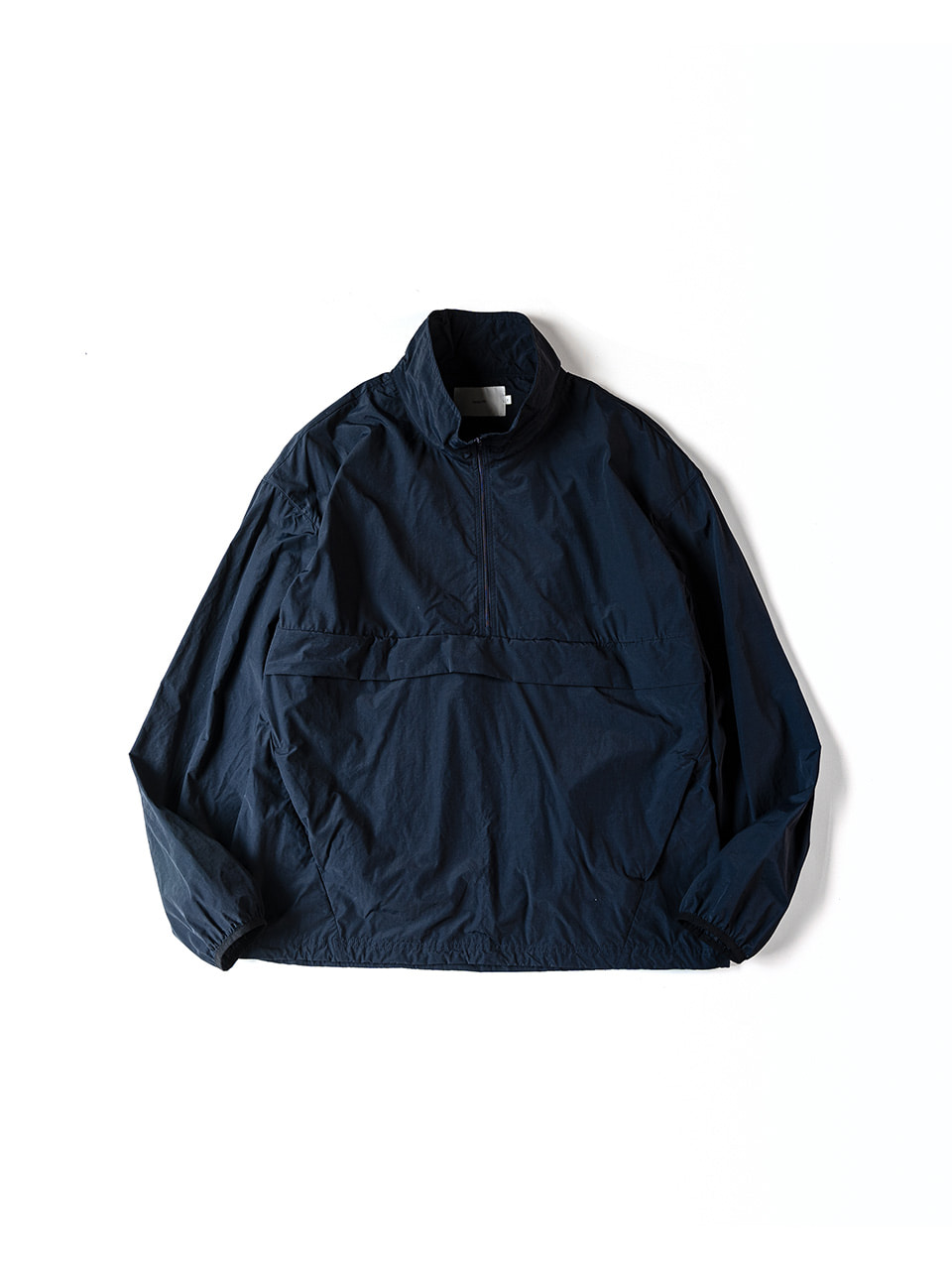 [Ourselves] PACKABLE TRAVELLER PULLOVER (Deep navy)