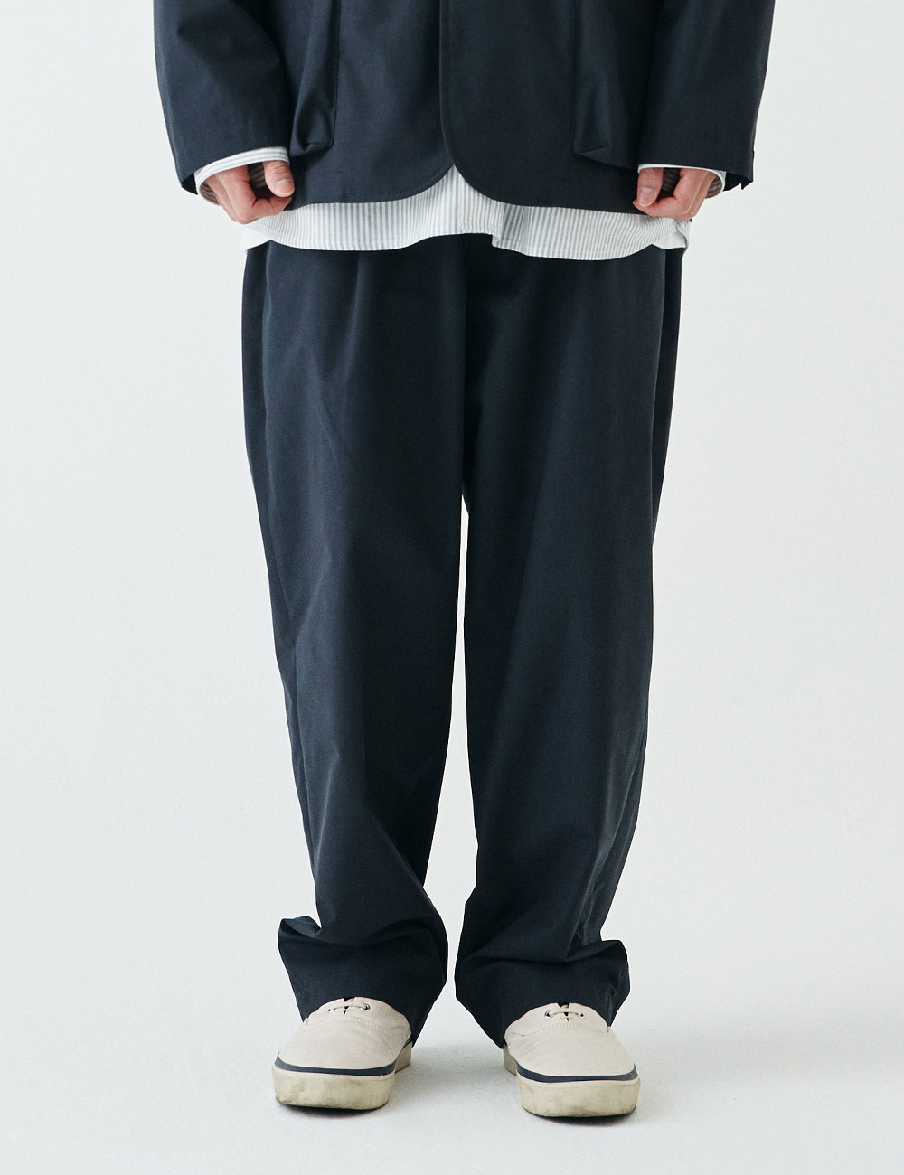 [ESFAI] S.A.T INVISIBLE TAPERED PANTS (CHARCOAL BLUE)
